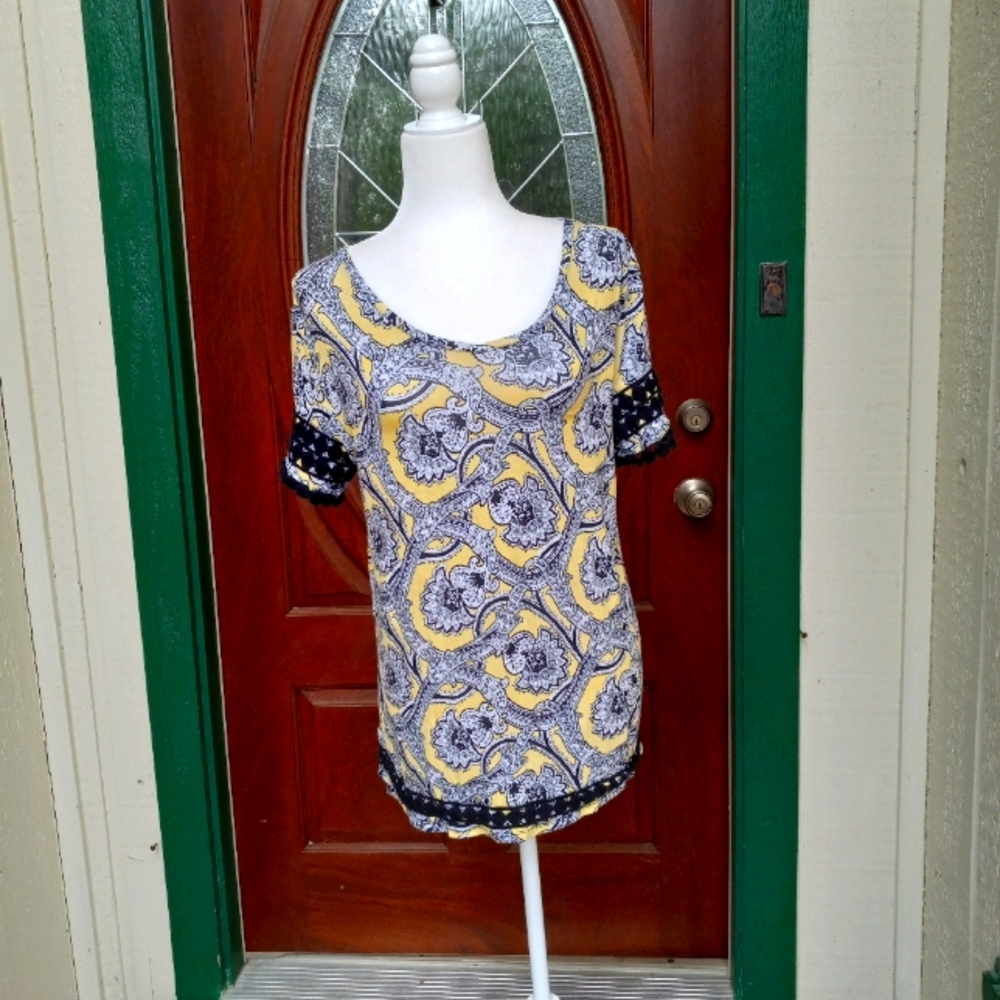 Est. 1946 Yellow/Black Short Sleeve Top Size M